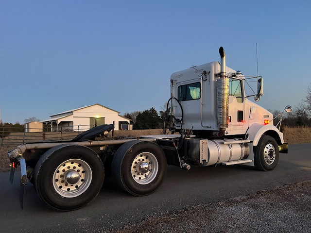 Thumbnail: 2007 Kenworth T800 Daycab