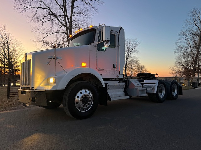Thumbnail: 2007 Kenworth T800 Daycab
