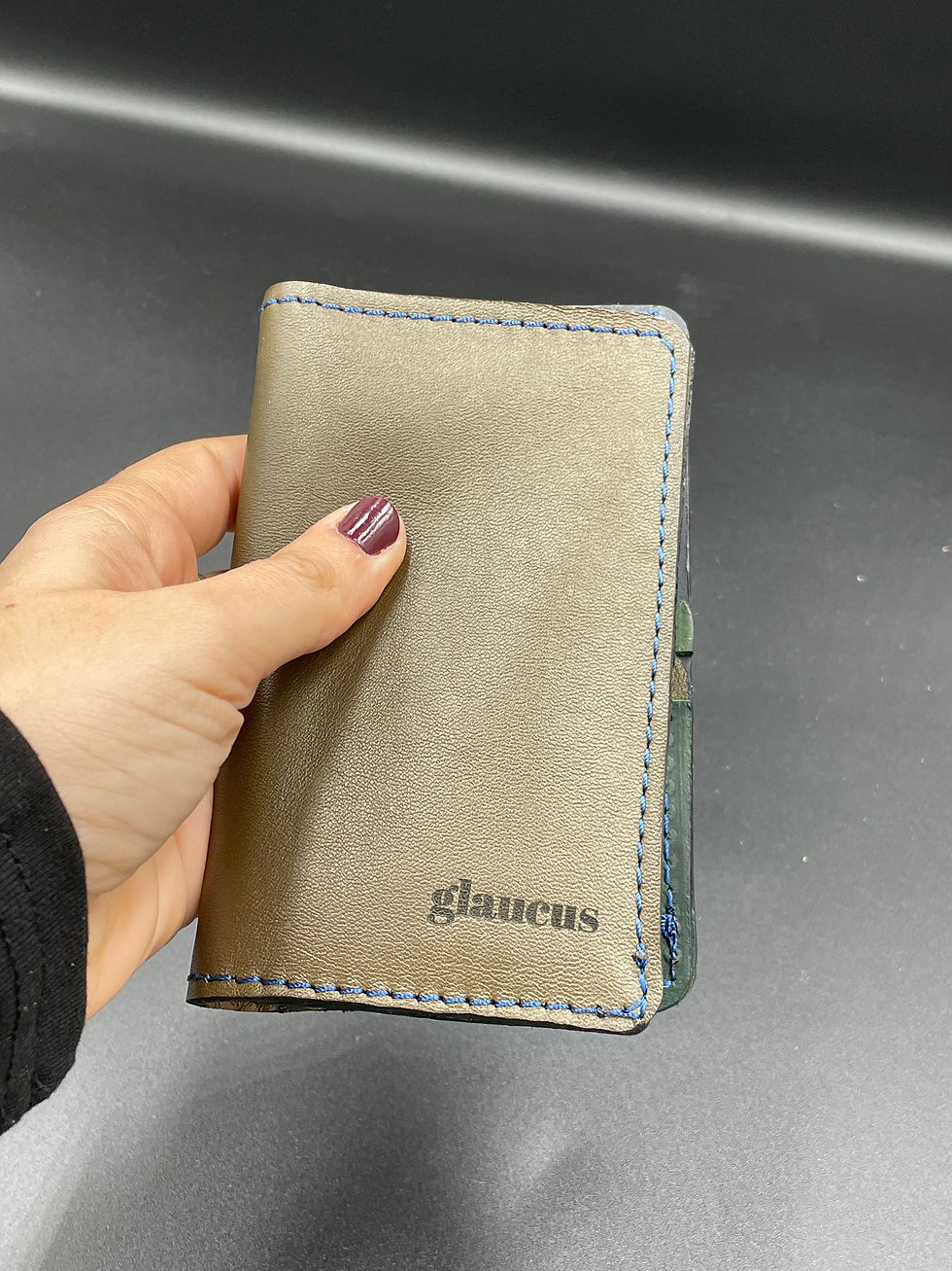 Μικρογραφία: Long wallet olive navy χειροποίητο από δέρμα με minimal design