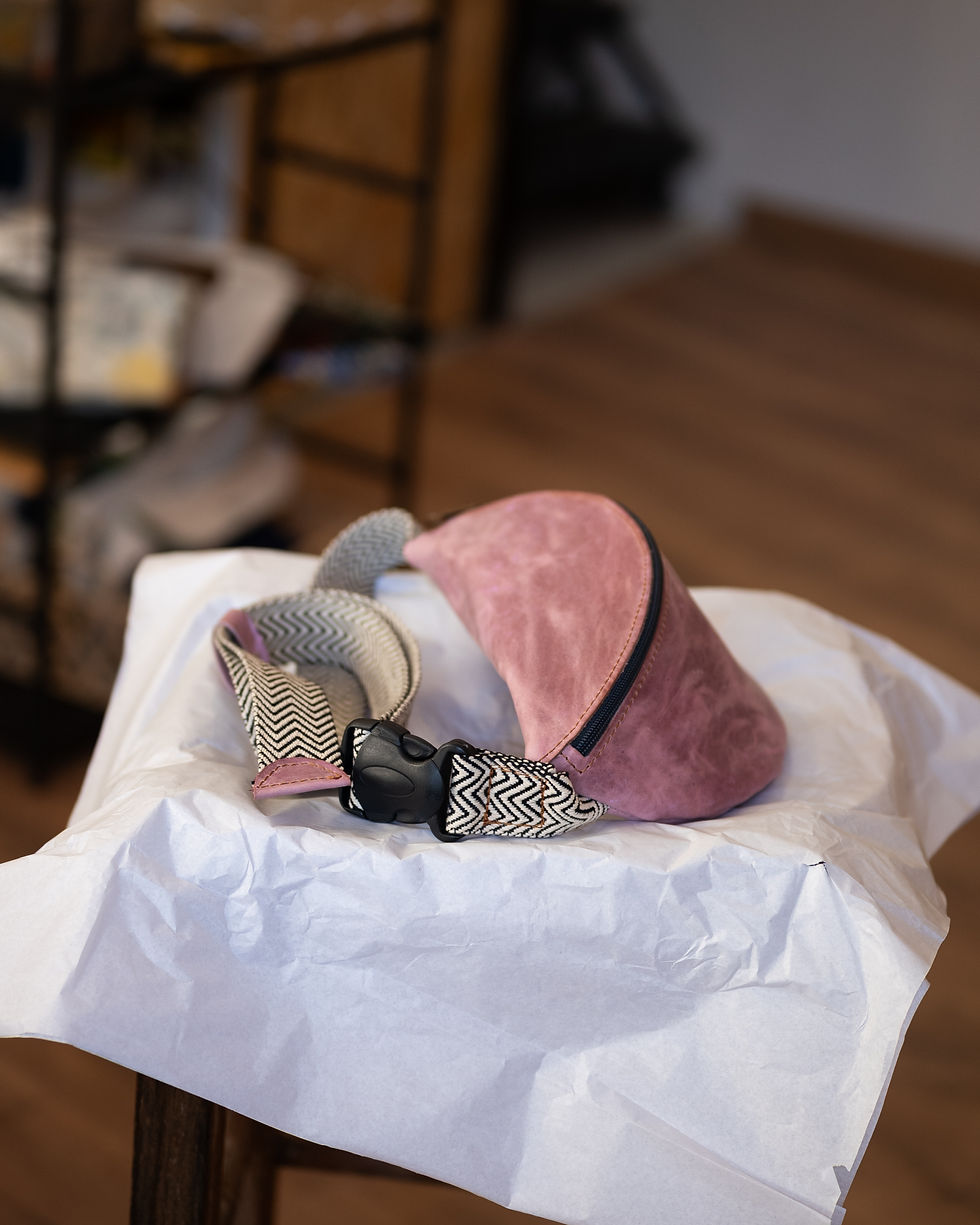 Μικρογραφία: Medium size dusty pink leather bag για καθημερινή χρήση με minimal design.
