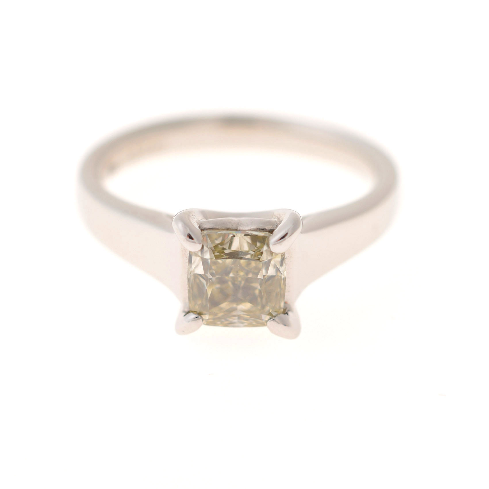 プリンセスカットダイヤモンドリング