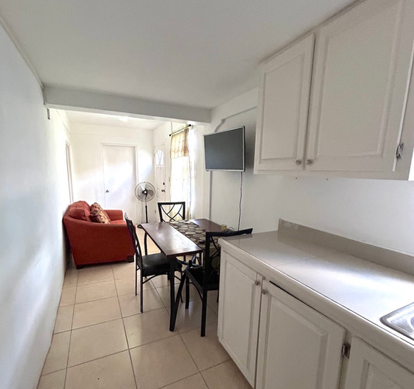 Living space open plan to kitchen
