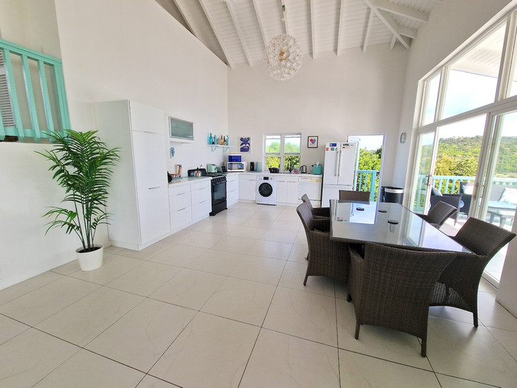 Open plan kitchen/dining space