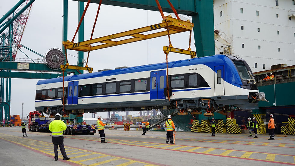 Desembarcan los 5 nuevos trenes que reforzarán el servicio de EFE Valparaíso 