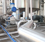 Pipes under tank with lobe pump