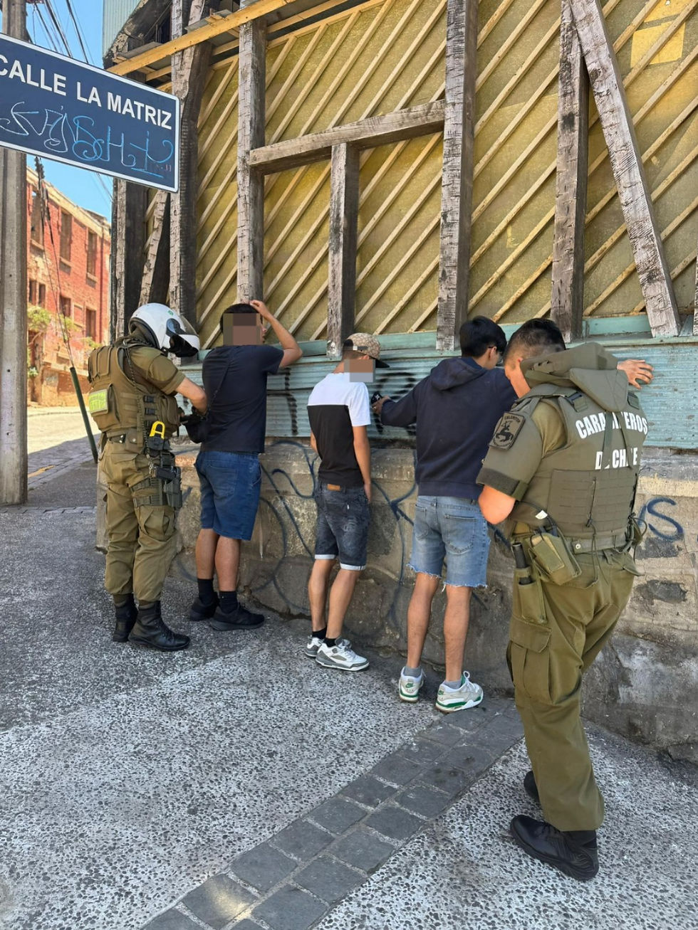 Siete detenidos deja intervención de Carabineros en el Barrio Puerto de Valparaíso