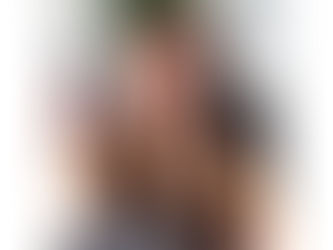 Uma moça exibindo seu corte em camadas