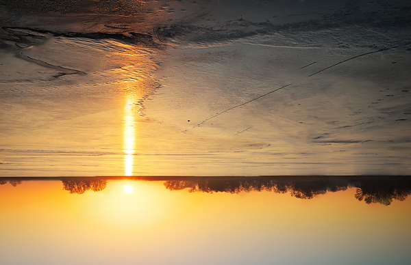 frozen_lake_sunrise.png