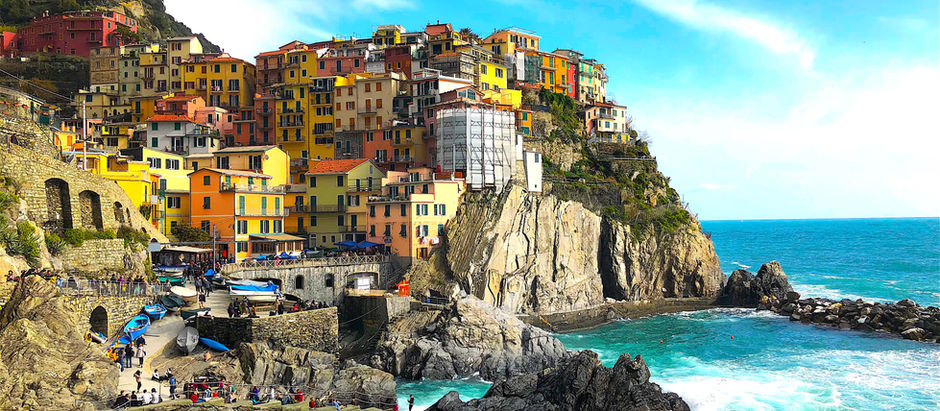 2 Monkeys visited Italy.