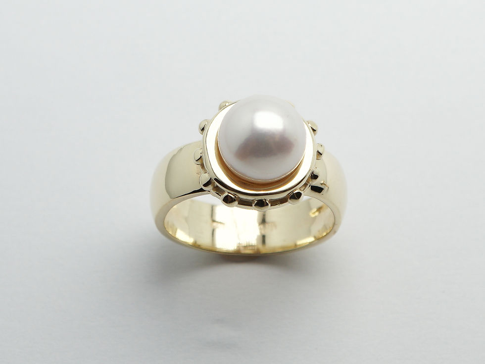 14 karat yellow gold white pearl ring