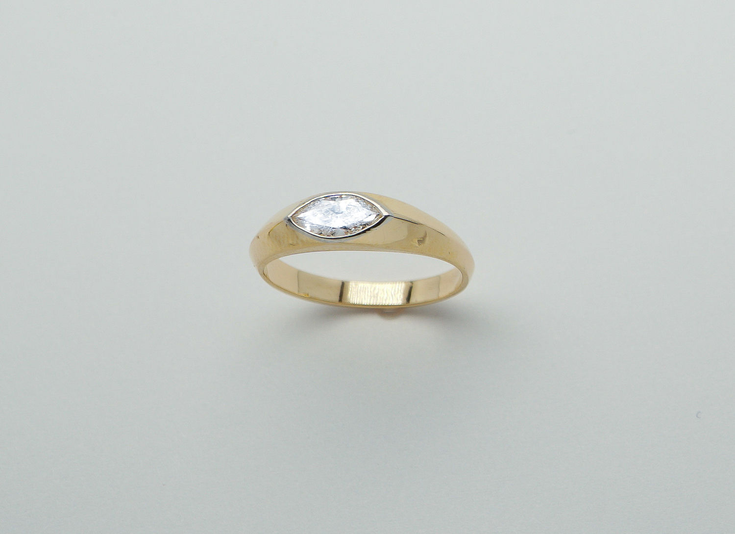 14 karat yellow gold and platinum diamond ring