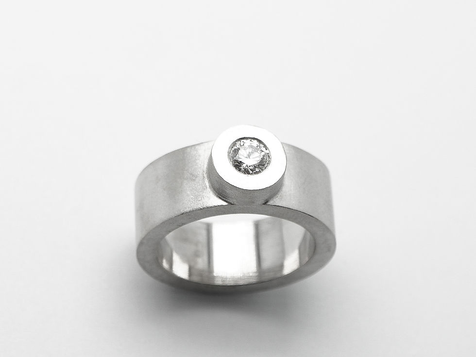14 karat white gold diamond ring