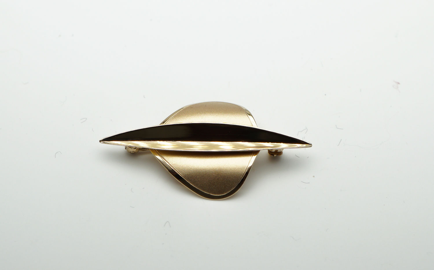 14 karat yellow gold pin