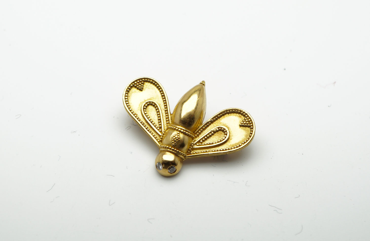22 karat yellow gold pin