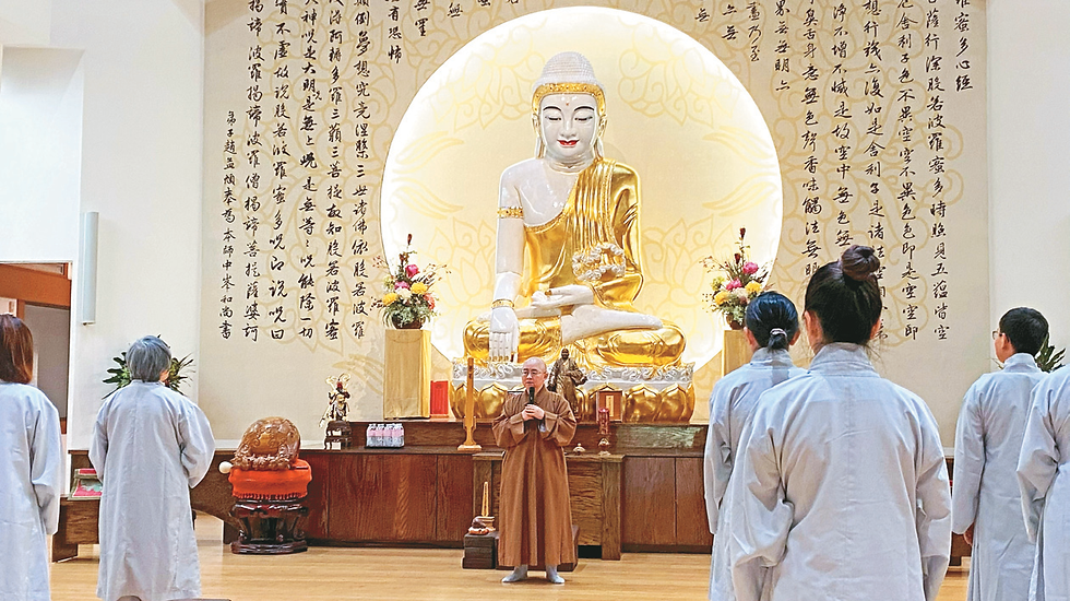 监寺妙舟法师于进堂说明中开示,勉励大众珍惜修道因缘,安住当下。 图/人间社记者海阔