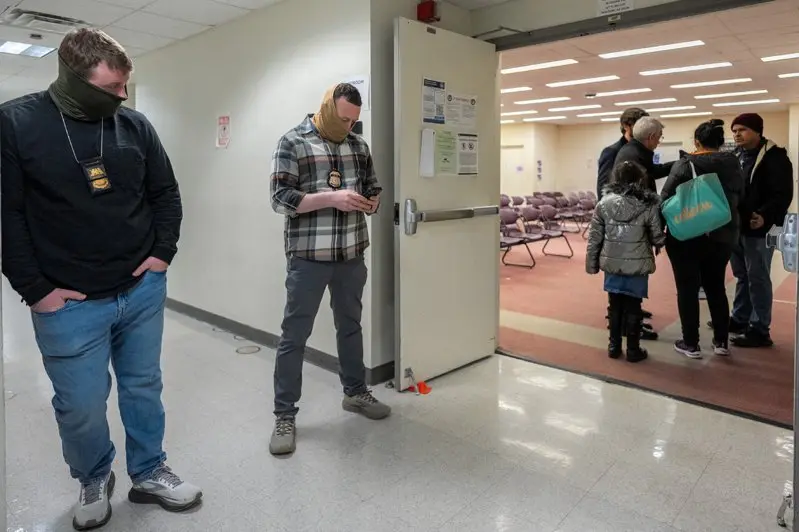 拖延綠卡審查讓ICE抓人?智庫:USCIS批准減半