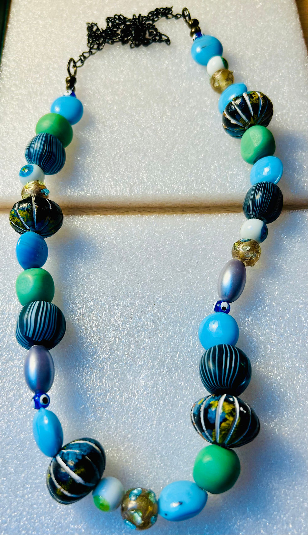 Collier long en perles vintage bleues