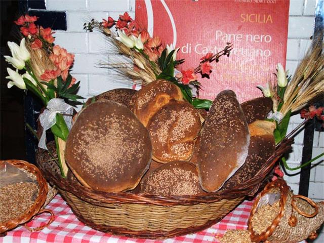 basket with dark bread of castelvetrano