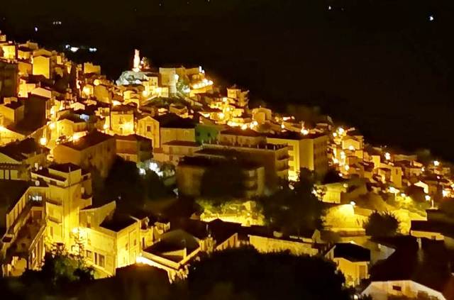 Cammarata by night