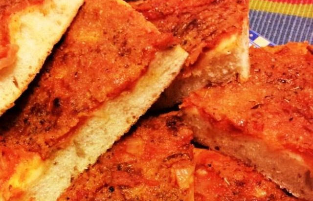 Sicilian pizza or Sicilian schiacciata? Here is the authentic recipe