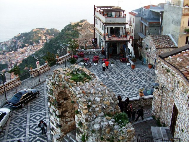 castelmola-square