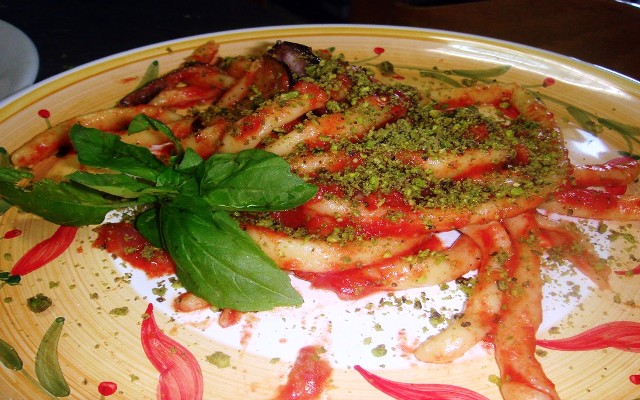 macaroni with pistachio