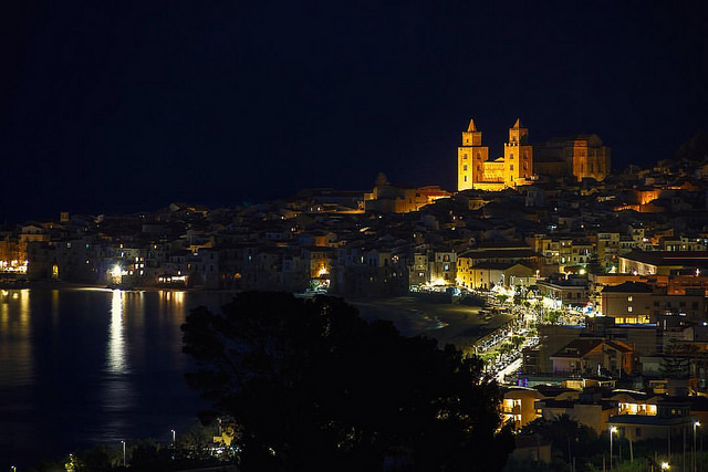cefalùcathedral-bynight