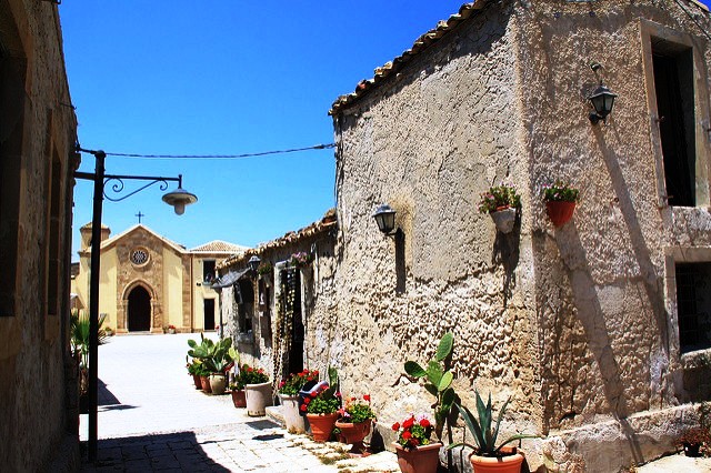 marzamemi alley