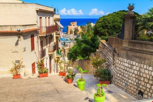 Castellammare del Golfo houses
