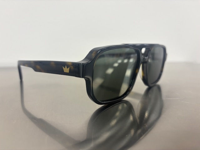 Thumbnail: Black corner view of sunglasses