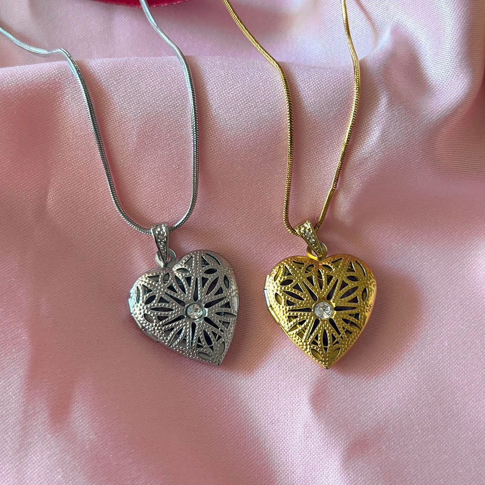 Miniature : Collier médaillon verveine Caroline Forbes