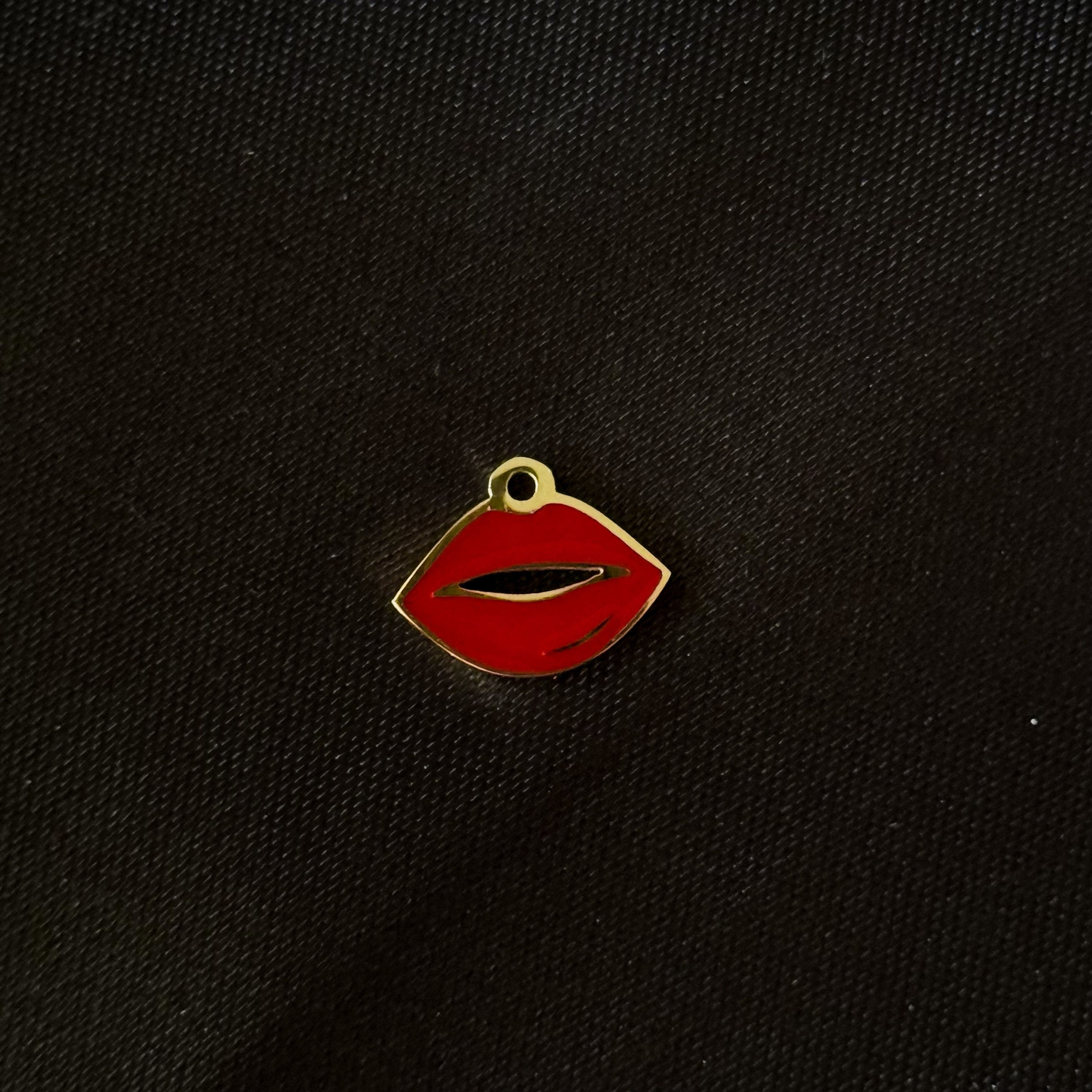 Katherine Pierce lipstick doré