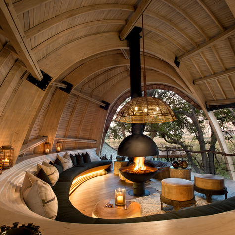 Botswana & Victoria Falls Luxury Journey (8 Days)