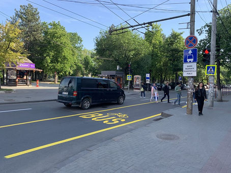 В Кишиневе появилась первая выделенная полоса для общественного транспорта и велосипедистов