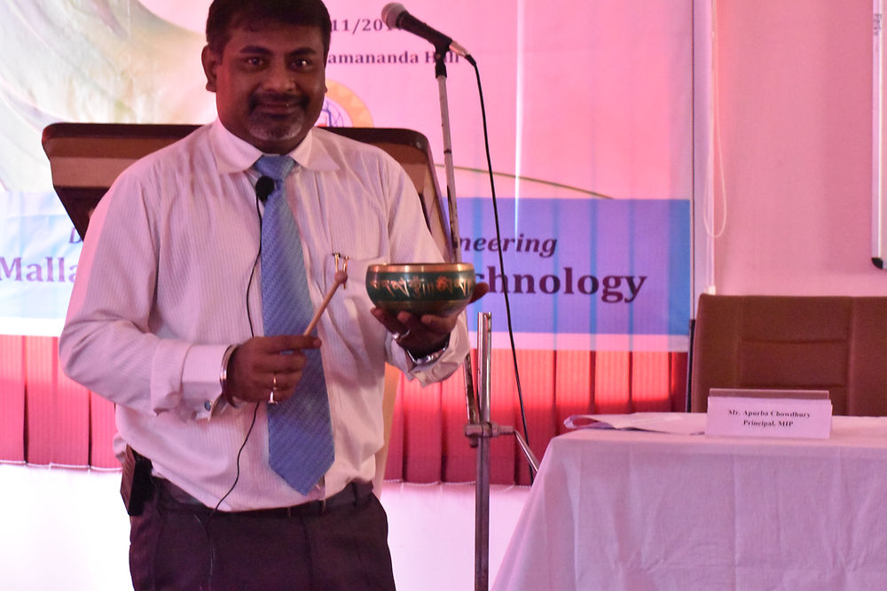 Man demonstrating a singing bowl and mallet