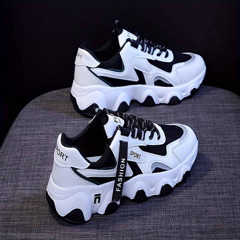 Tênis esportivo feminino em malha respirável