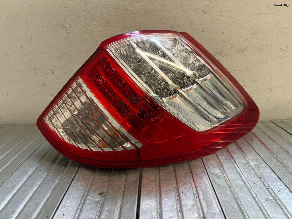 Φανάρι πίσω δεξιά Toyota RAV4 08-12