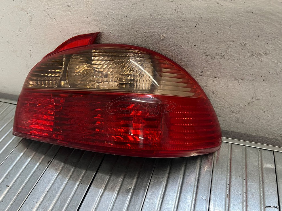 Thumbnail: Φανάρι πίσω δεξιά Toyota Avensis 2000-2003 SEDAN