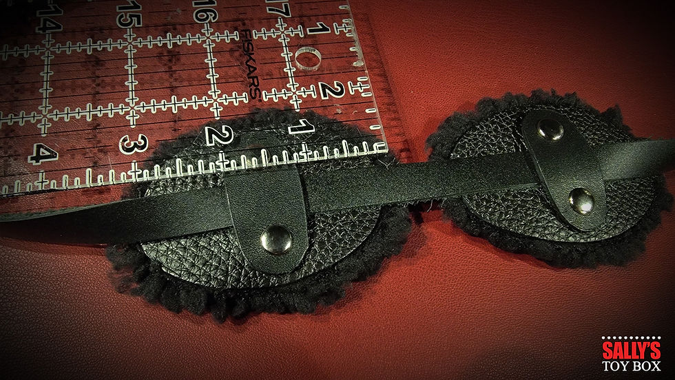 Miniaturbild: bondage blindfold with fleece eyepads