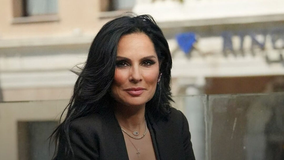 Nil Görgülü Stepping into the luminous universe of Nil Görgülü, the visionary founder of NGG JEWELZ, feels like walking through a living garden made of gold and light. This Turkish-Lebanese designer has redefined contemporary luxury with her exquisite, flower-inspired creations, each piece a delicate balance between Ottoman artistry and modern sophistication.