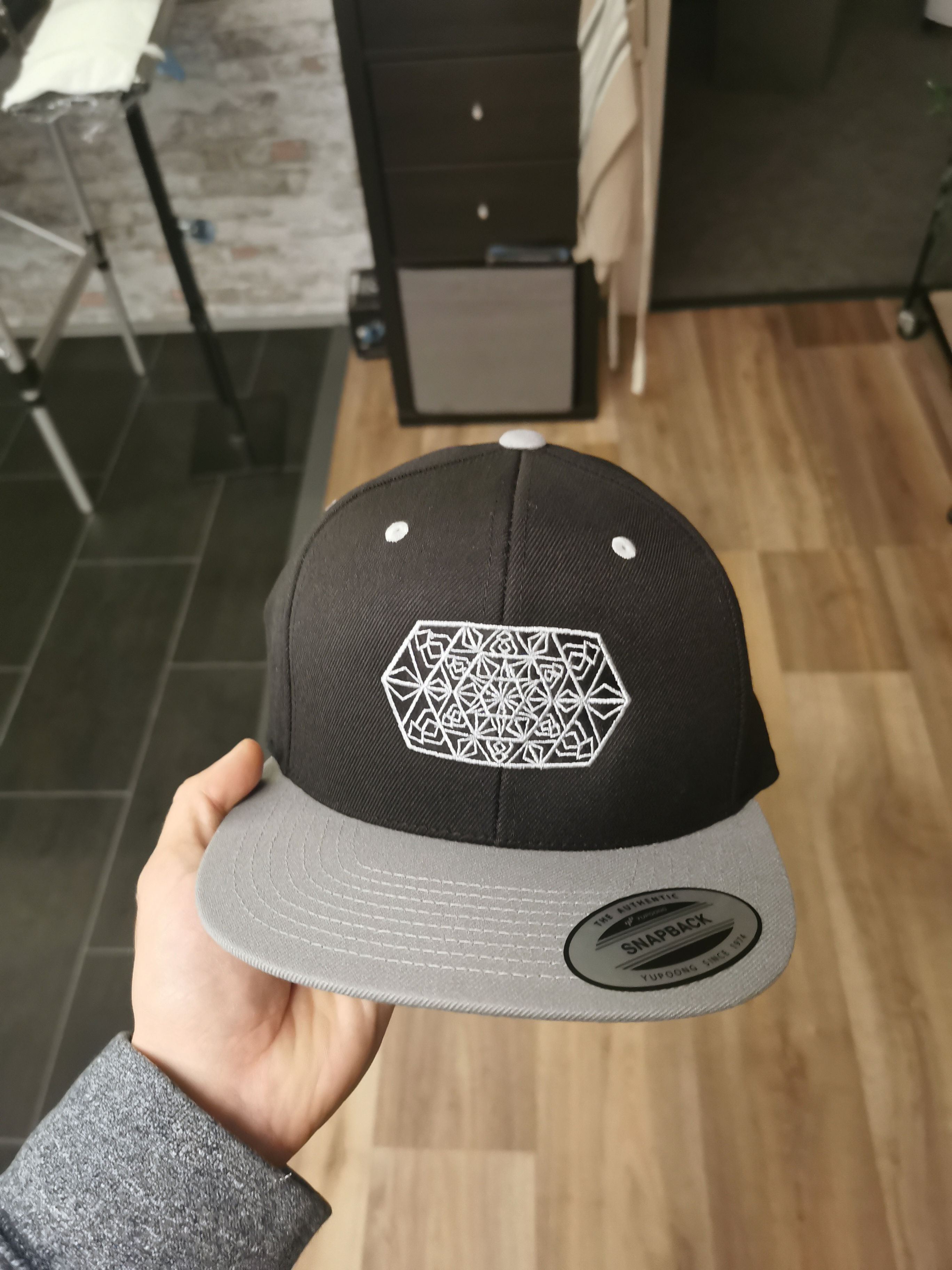 Snapback Cap black & grey