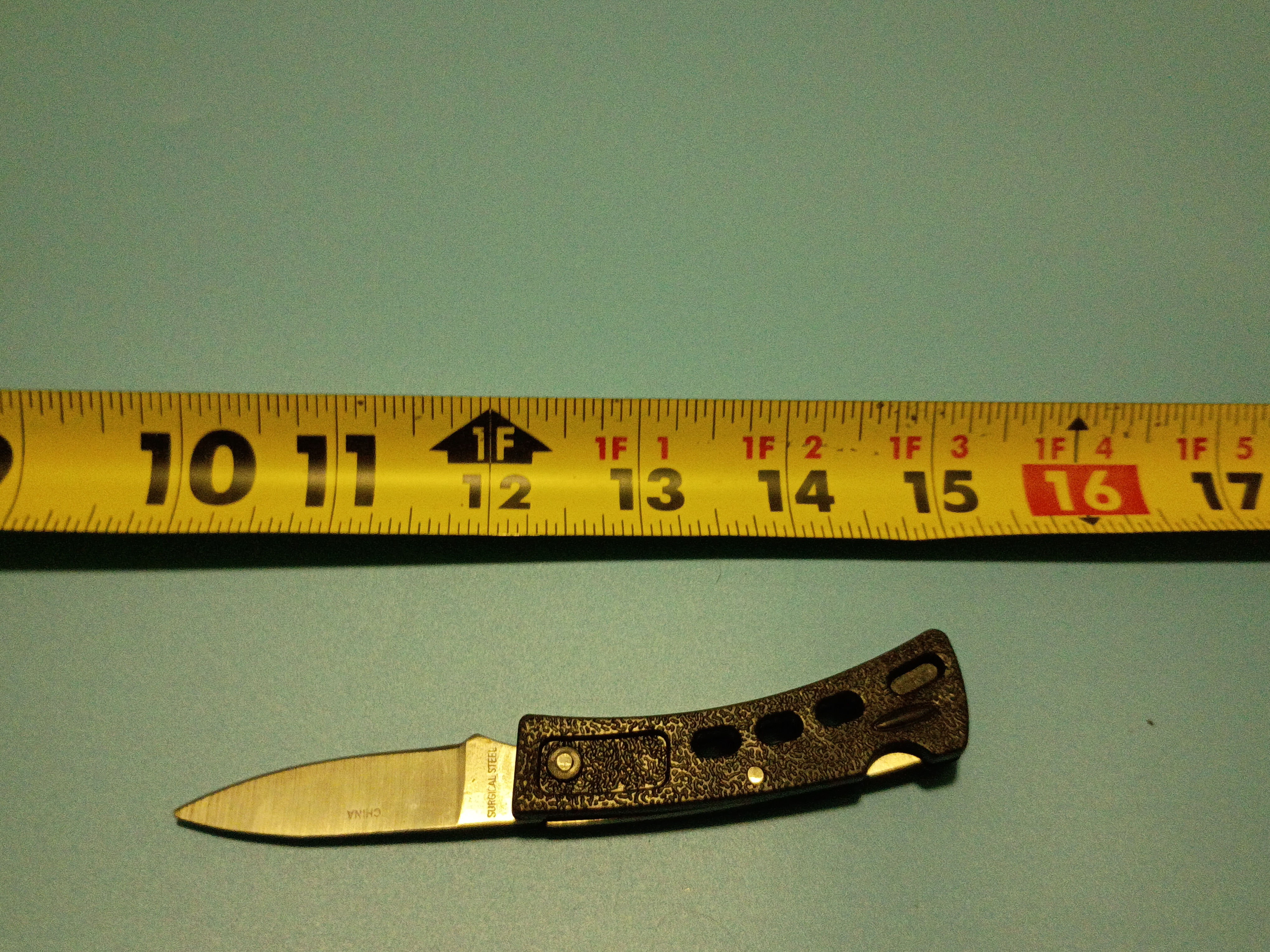 5" open - Folding knife - stainless steel lockback blades - plastic handle