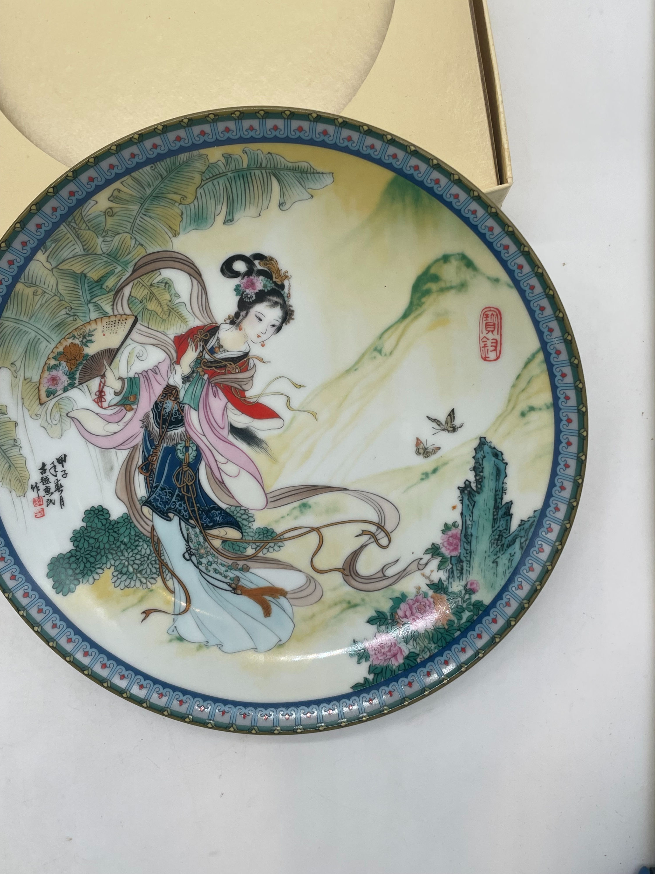 9"plate "Pao-chai" 1st plate in the Beauties of the Red Mansion collection 1985