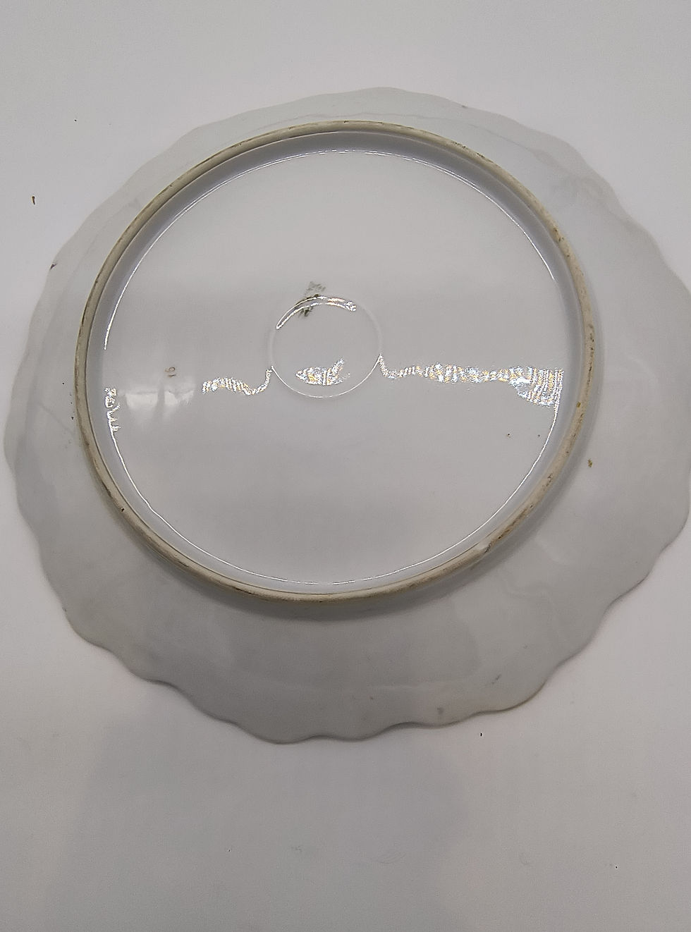Thumbnail: 10.5" Vintage plate Rose plate with guilding- little worn