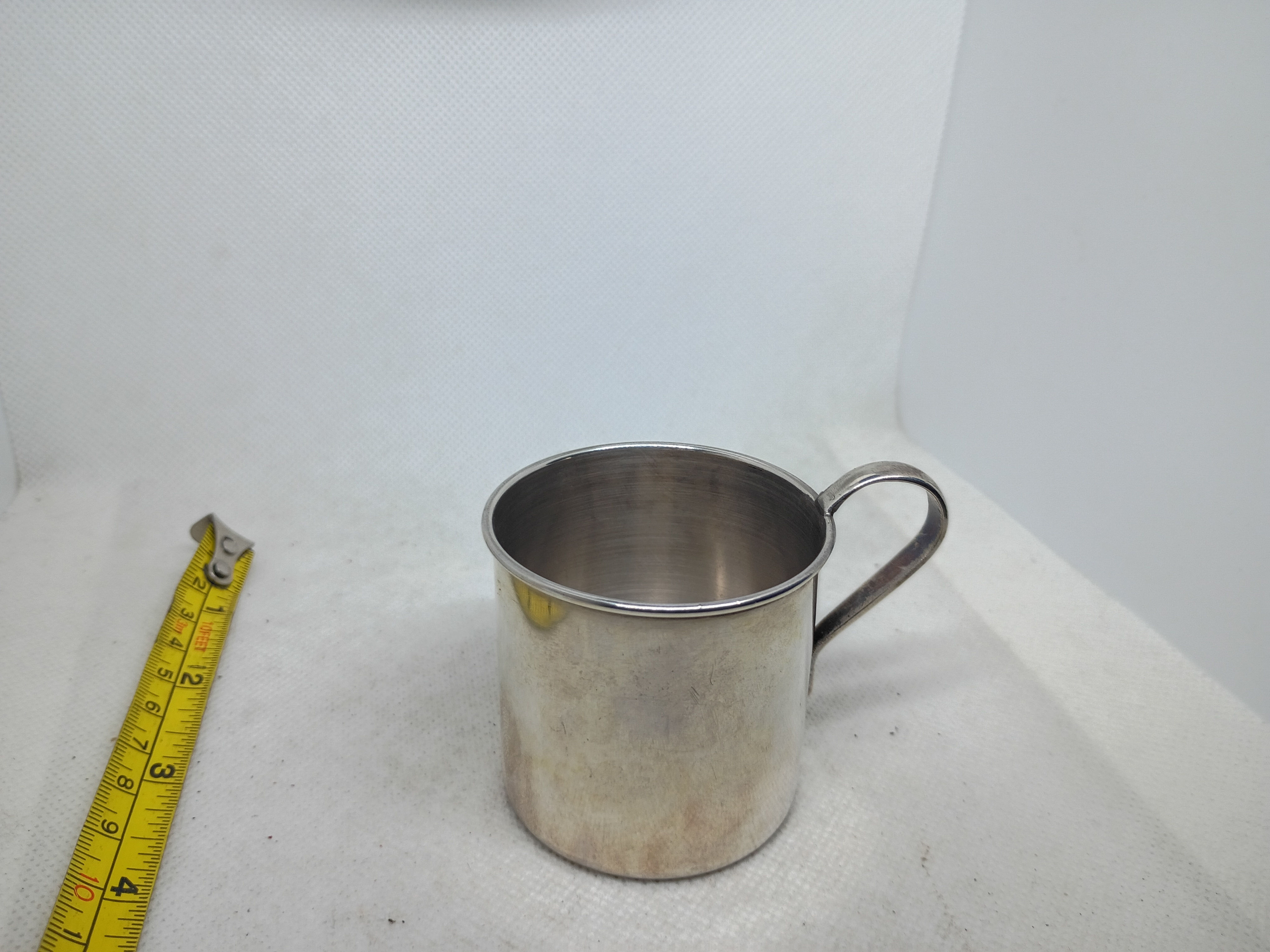 2.5" Sterling silver vintage baby cup produced by Sheets Rockford in Mexico. 45g