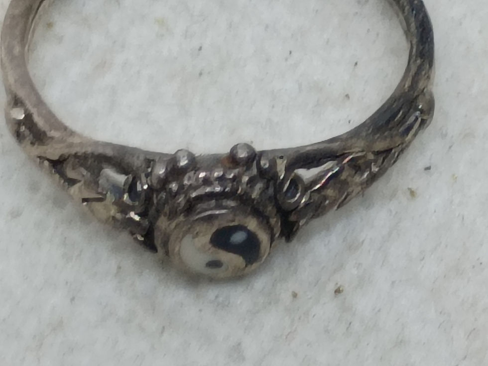 Thumbnail: Vintage sterling silver ring w/ornate filigree band and enamel or onyx yin-yang 