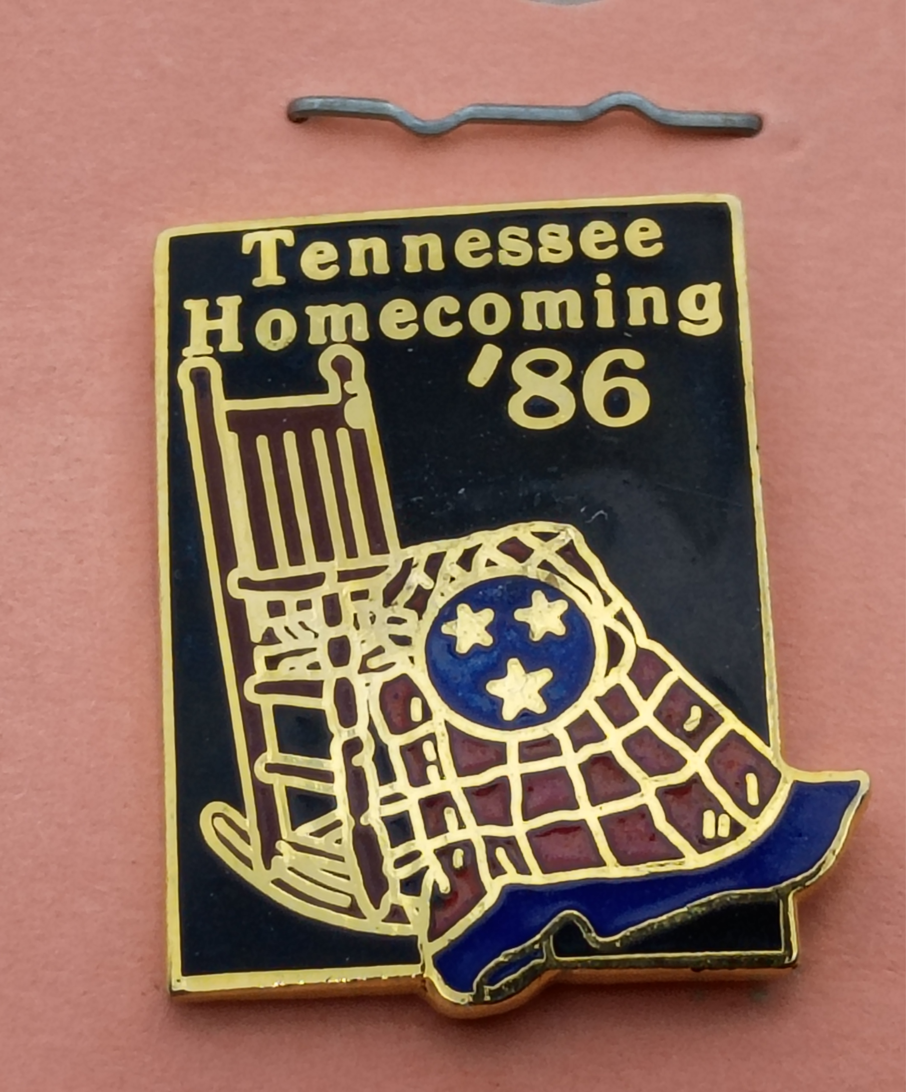 1"+ This is a vintage 1986 Tennessee Homecoming enameled lapel pin