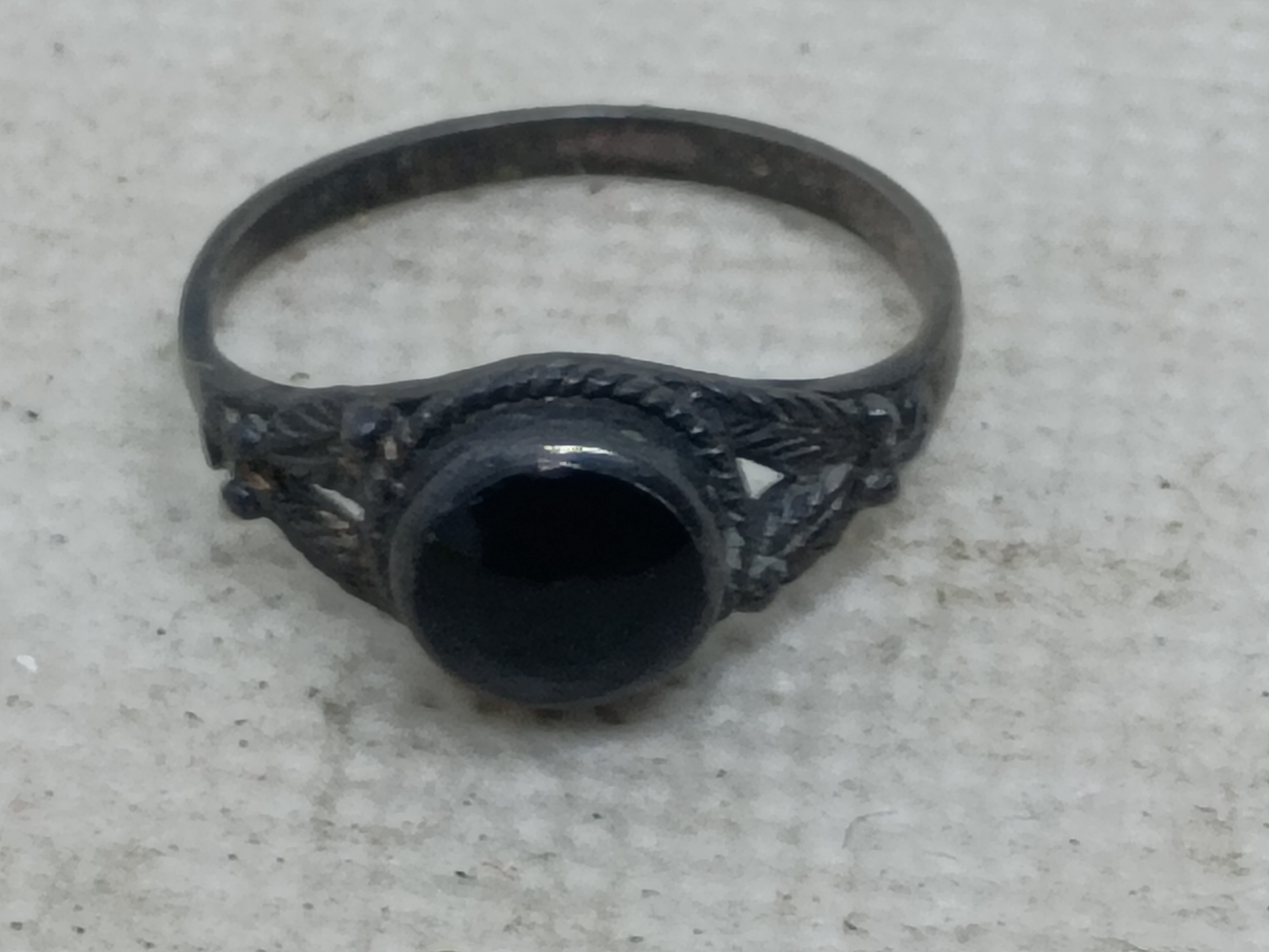Vintage sterling silver and black onyx ring w/ bezel-set circular cabochon stone