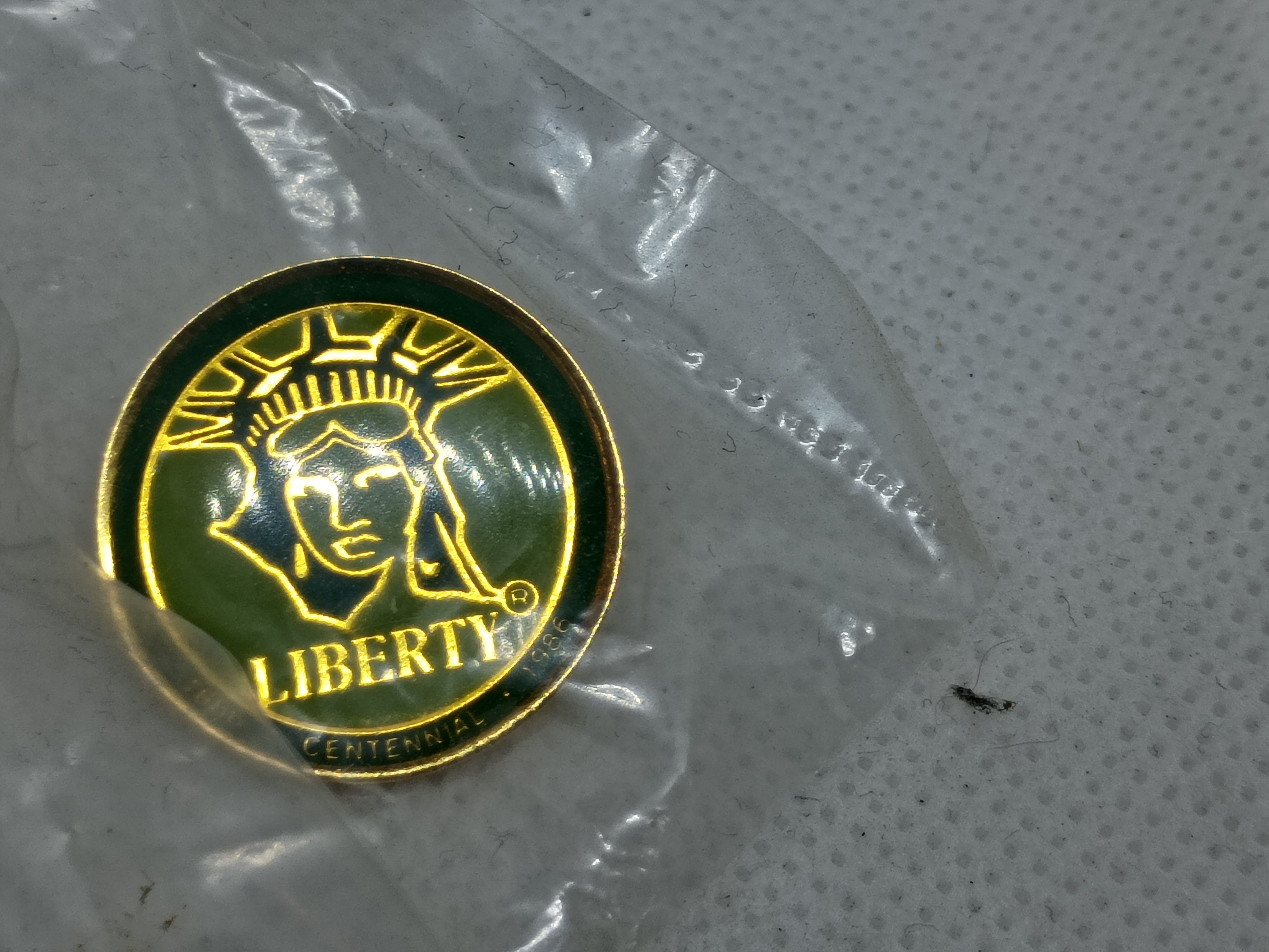 1"+ This is a vintage 1982 Statue of Liberty Centennial lapel pin