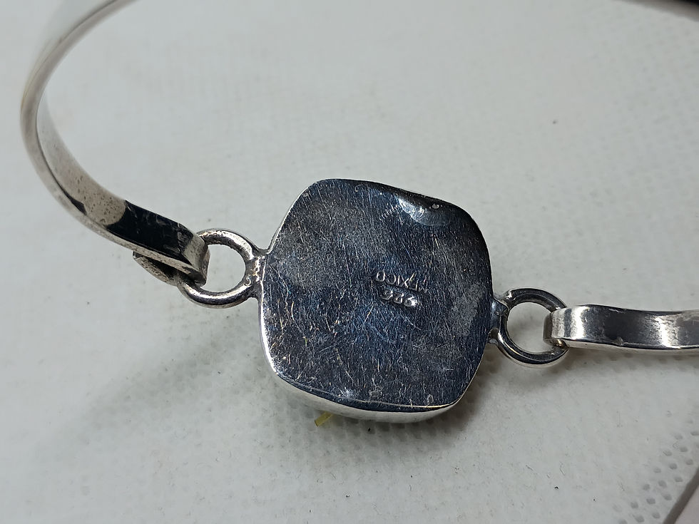 Thumbnail: Approx.2.5" 925 vintage sterling silver bangle features a unique buckle-style 